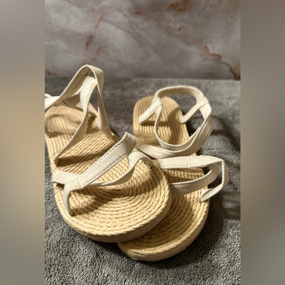 Women’s Tan Sandals | Size 8